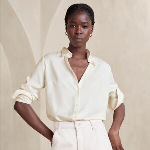 Banana Republic Satin Classic Shirt in Snow Day XS Like New